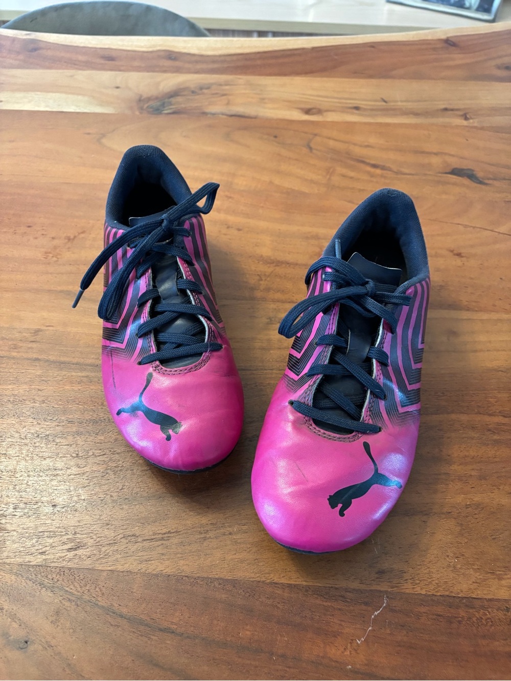 Puma Kids Hot Pink and Black Soccer Shoes size 5